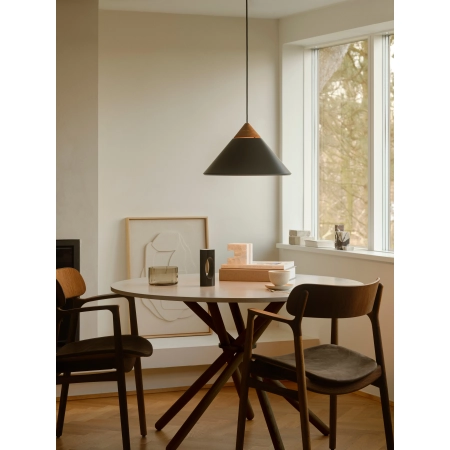 Lampa wisząca czarna z drewnianym akcentem Kinto NO2520083003 - Design for The People